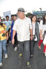 Om Puri at the peace march for the Delhi victim in Mumbai on 29th Dec 2012 (189).JPG
